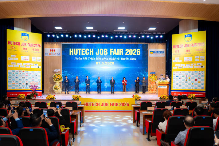 Thousands of students confidently connect with employers at HUTECH Job Fair 2026 15