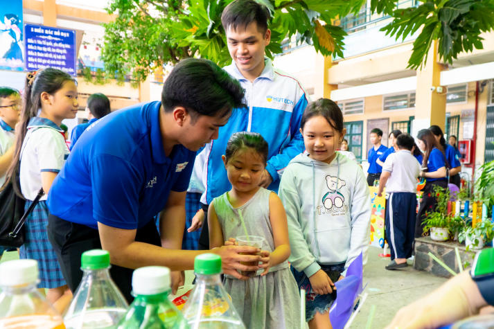Điểm tin hoạt động Mùa hè xanh HUTECH 2025: Mặt trận TP.HCM sôi nổi với loạt công trình ý nghĩa 194