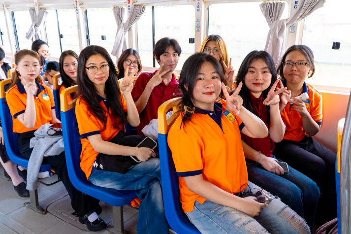 Sinh viên Viện Đào tạo Quốc tế khám phá sông nước Sài Gòn cùng Saigon Water Bus 30