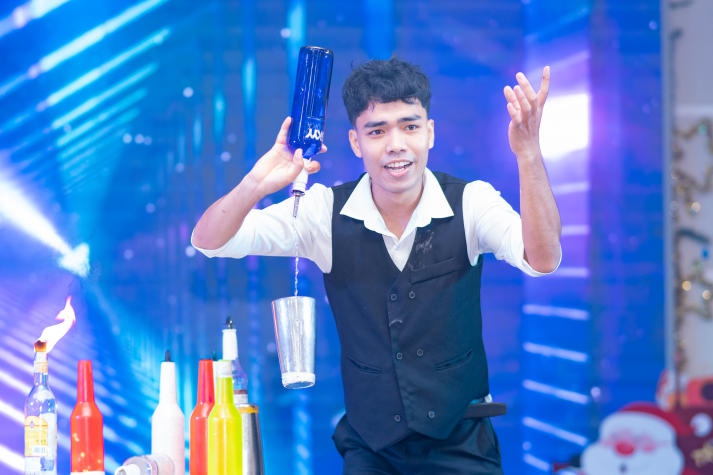 [Ảnh] Trai tài gái sắc HUTECH tự tin “show” nét đẹp năng động đậm chất Gen Z tại đa sân chơi 62