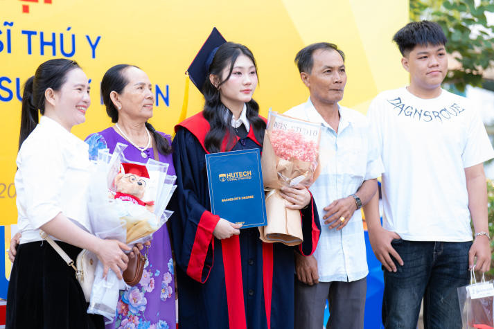 HUTECH vinh danh những gương mặt xuất sắc trong học tập và rèn luyện tại Lễ trao bằng tốt nghiệp 116