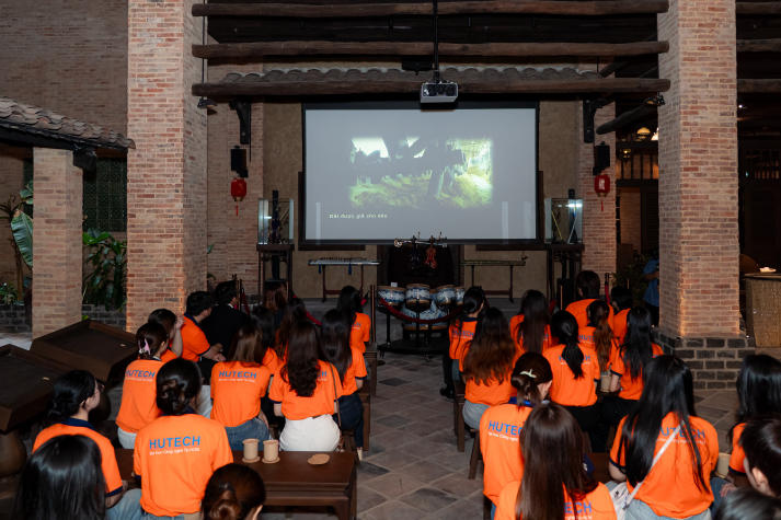 Học kể câu chuyện thương hiệu từ di sản: Sinh viên HUTECH trải nghiệm thực tế tại Gốm sứ Minh Long 113