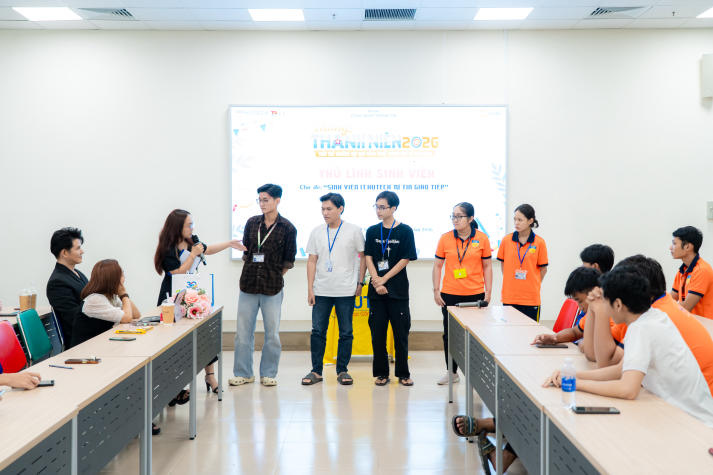 Sinh viên Công nghệ thông tin khai phá kỹ năng giao tiếp cùng MC Vũ Mạnh Cường 54