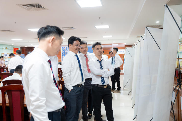 Học viên ngành Quản lý xây dựng chương trình đào tạo từ xa thể hiện bản lĩnh tại buổi bảo vệ đồ án tốt nghiệp 48