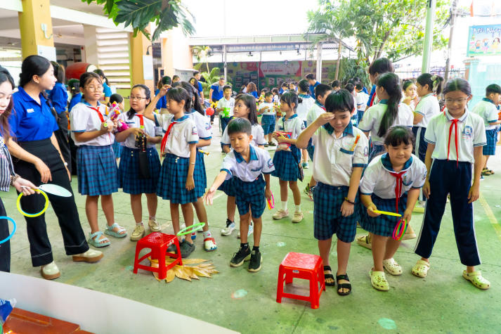 Điểm tin hoạt động Mùa hè xanh HUTECH 2025: Mặt trận TP.HCM sôi nổi với loạt công trình ý nghĩa 201