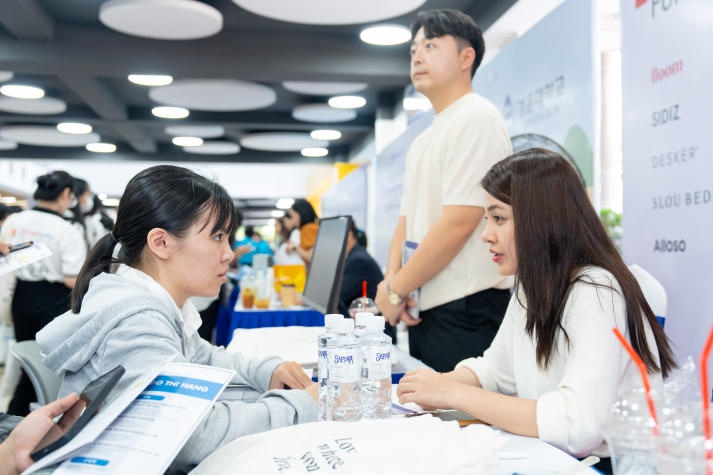 [Video] “Choáng ngợp” trước hơn 1.500 cơ hội việc làm cho sinh viên HUTECH tại “KOREA JOB FAIR 2024” 200