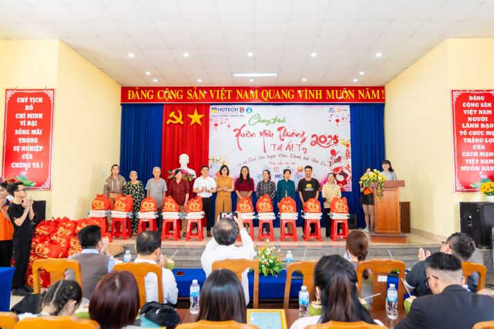 Hành trình lan tỏa mùa xuân yêu thương của Khoa Tài chính - Thương mại 43