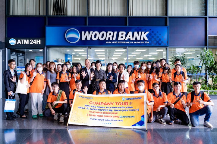 Sinh viên ngành Tài chính - Ngân hàng tham quan Woori Bank - Việt Nam 116