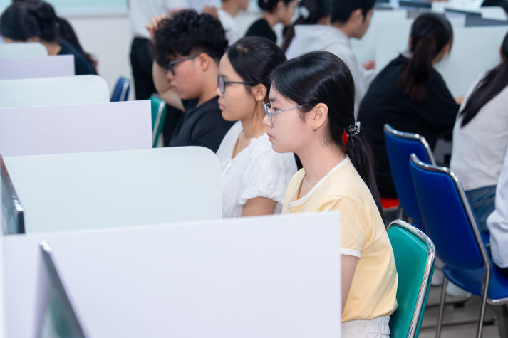 HUTECH phối hợp UEF tổ chức thành công kỳ thi V-SAT 2026 cho gần 1.000 thí sinh 42