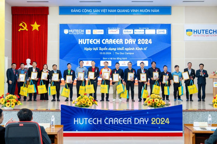 [Video] Hơn 5.200 đầu việc hấp dẫn cho sinh viên tại “HUTECH Career Day 2024” 35