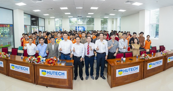 Sinh viên Viện Kỹ thuật HUTECH khám phá tiềm năng năng lượng tái tạo 57