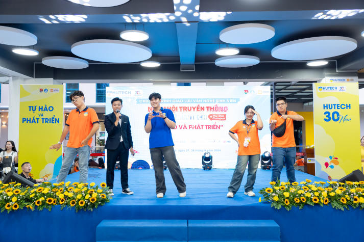 [Video] Hẹn gặp HUTECH-ers tại Ngày hội Truyền thống Sinh viên Thu Duc Campus “NEWBIES SAY HI!” 102