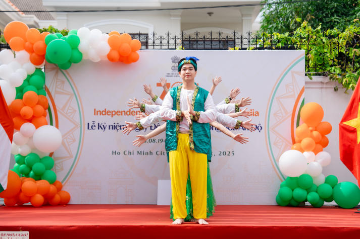 HUTECH hòa nhịp lan tỏa sắc màu văn hóa Ấn Độ tại Lễ kỷ niệm 79 năm Ngày Độc lập 53