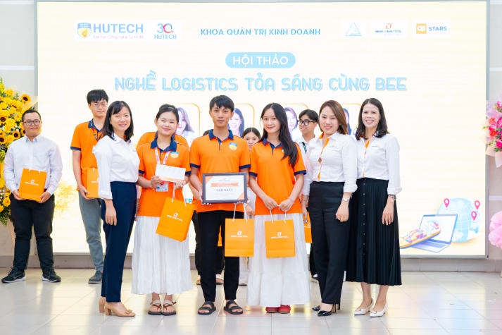 Sinh viên Khoa Quản trị kinh doanh khai mở kiến thức chuyên môn giá trị cùng Bee Logistics 65