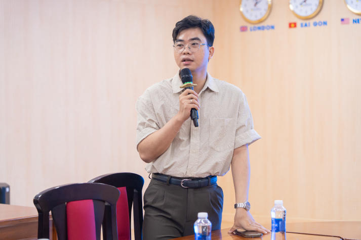 Sinh viên Viện kỹ thuật nâng cao kỹ năng báo cáo đồ án tốt nghiệp 18