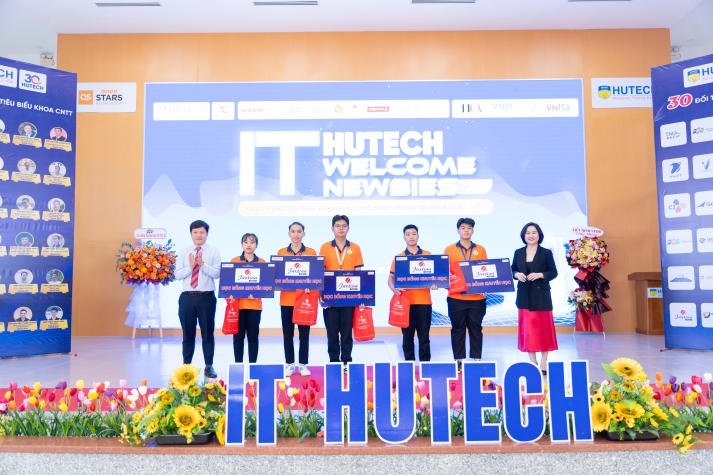 Tân sinh viên Khoa Công nghệ thông tin nắm bắt chiến lược học tập hiệu quả từ chuyên gia 84