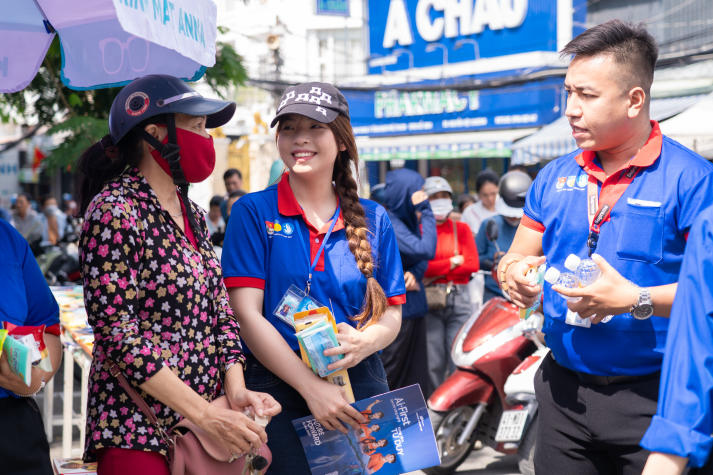 Tuổi trẻ HUTECH tiếp sức sĩ tử 2k8 trong ngày thi tốt nghiệp THPT 2026 68