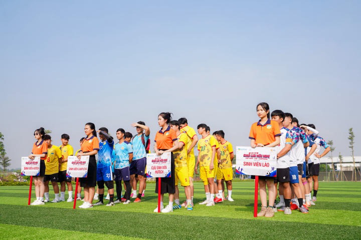 [Video] Sinh viên Việt Nam - Lào - Campuchia sôi nổi giao hữu bóng đá tại Hitech Park Campus của HUTECH 179