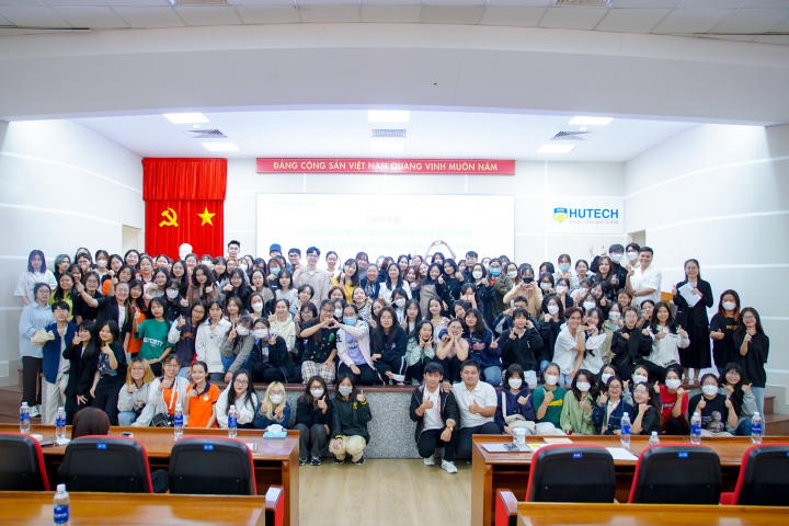 Sinh viên Khoa Hàn Quốc học tích lũy kiến thức về văn hóa doanh nghiệp Hàn Quốc và kỹ năng viết CV bằng tiếng Hàn