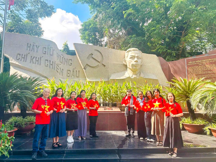 Đảng viên Chi bộ 7 HUTECH về nguồn bồi đắp lý tưởng cách mạng 72