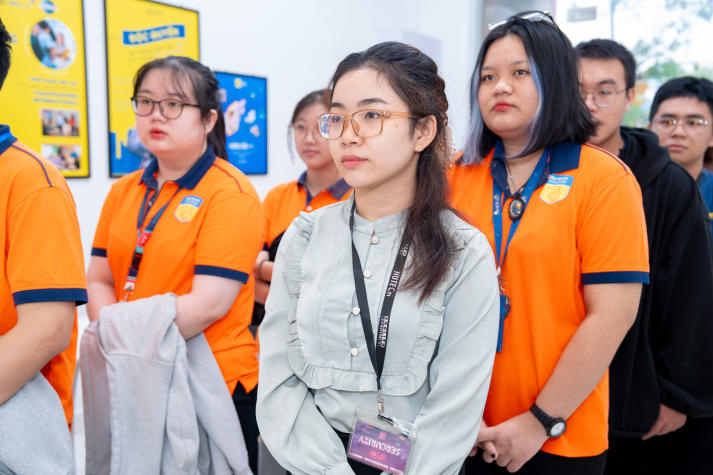 Sinh viên Khoa Tiếng Anh tiếp cận mô hình đào tạo chuẩn quốc tế tại IELTS Mentor 23
