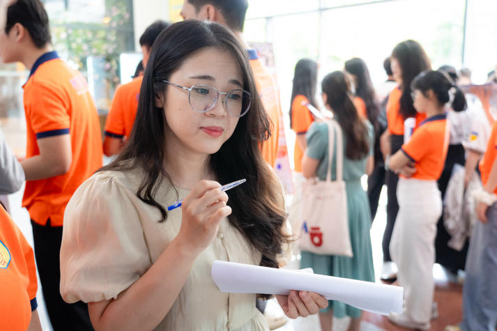 Sinh viên VKIT Khóa 21 trình làng loạt ý tưởng sáng tạo tại Triển lãm Poster 82