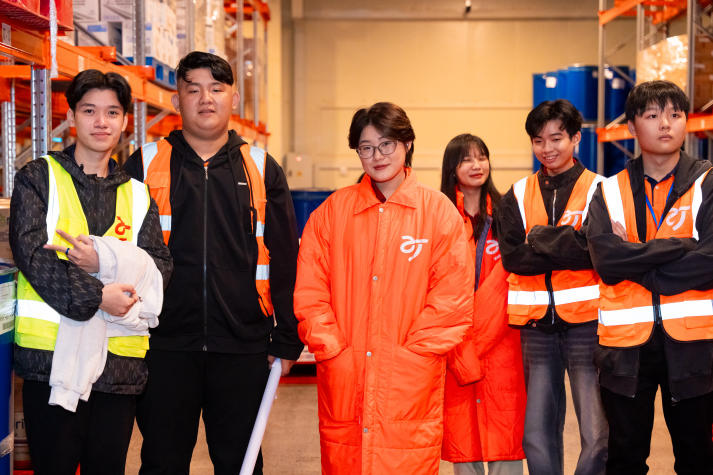 Chạm vào “mạch lạnh” của chuỗi cung ứng - Trải nghiệm đáng nhớ của sinh viên Logistics I-HUTECH tại AJ Total Việt Nam 31