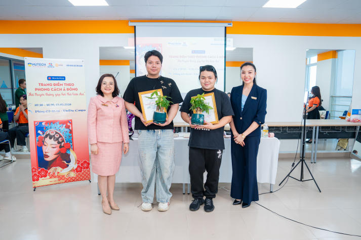 [Video] Sinh viên Công nghệ thẩm mỹ học hỏi kỹ thuật trang điểm Á Đông cùng chuyên gia đầu ngành 17