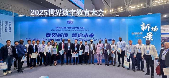 HUTECH cùng lãnh đạo giáo dục toàn cầu bàn về chuyển đổi số tại WDEC 2025 21