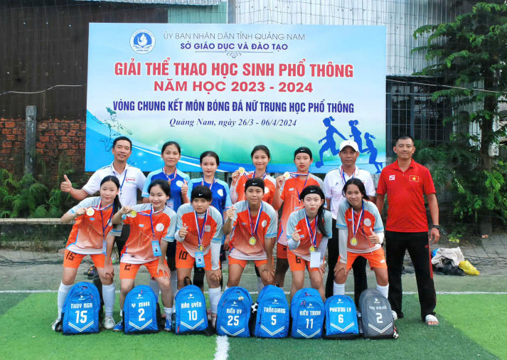 Gương mặt tân sinh viên Lê Thị Kiều Trinh: Vừa “cháy” trên sân bóng, vừa sáng trong học tập 24