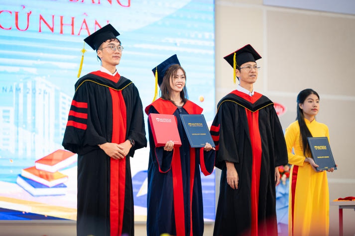 Hoa khôi Sinh viên Thế giới 2019 Nguyễn Thị Thanh Khoa dự định sẽ học tiếp thạc sĩ tại HUTECH 165