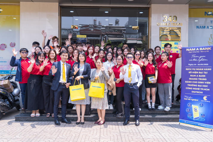 Trải nghiệm thực tế tại Nam A Bank, sinh viên Khoa Luật mở rộng góc nhìn về ngân hàng số 116