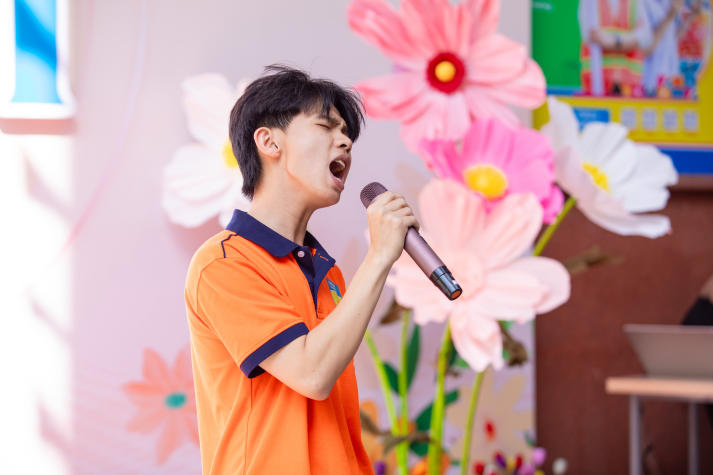 Thanh âm biết ơn: Sân trường HUTECH rộn ràng sắc màu 20/11 40