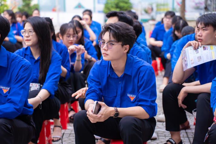 Mùa hè xanh HUTECH 2025: Gặp gỡ gia đình có công với cách mạng và xây dựng không gian sống an toàn - sạch - đẹp 122