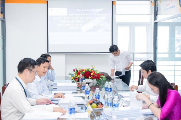 Tư duy pháp lý gắn liền thực tế được thể hiện tại buổi bảo vệ luận văn Thạc sĩ ngành Luật kinh tế 47