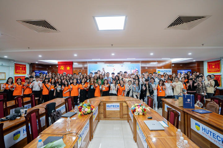 Sinh viên Khoa Tài chính - Thương mại tìm hiểu về thương mại điện tử cùng chuyên gia Lazada 10