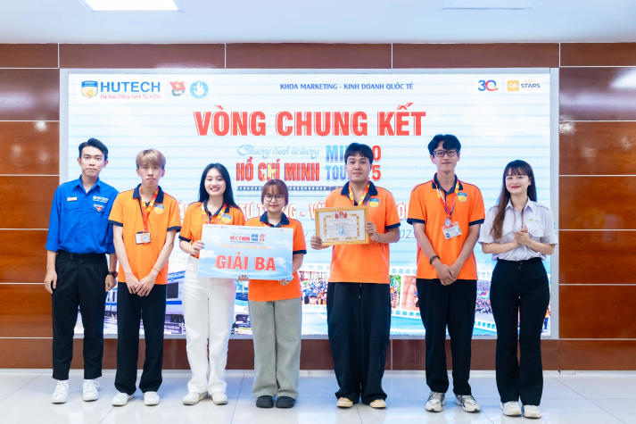 Hành trình lan tỏa ánh sáng tư tưởng Hồ Chí Minh của sinh viên Khoa Marketing - Kinh doanh quốc tế 152