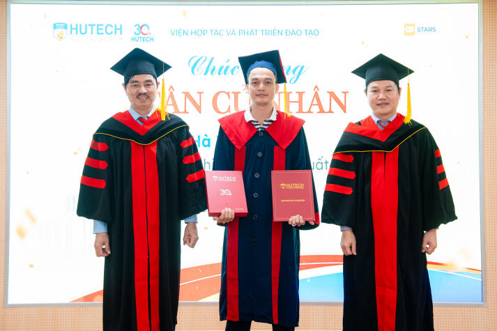 [Video] Tân Cử nhân ngành Ngôn ngữ Anh hệ Đào tạo từ xa HUTECH rạng ngời trong ngày vui tốt nghiệp 58