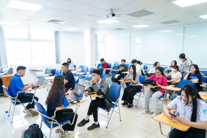 Hoàn tất phỏng vấn tuyển quân Mùa hè xanh HUTECH 2025, sẵn sàng cho ngày ra quân 86