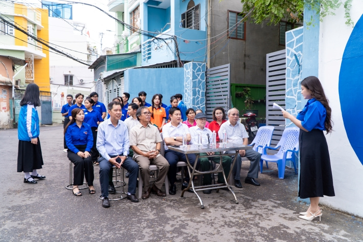 Mùa hè xanh HUTECH 2025: Gặp gỡ gia đình có công với cách mạng và xây dựng không gian sống an toàn - sạch - đẹp 74