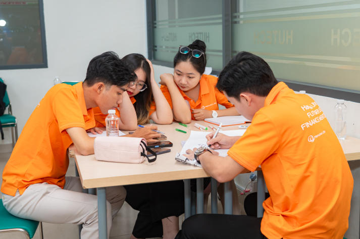 [Video] HUTECH-ers trang bị kiến thức thực chiến về trách nhiệm xã hội của doanh nghiệp 76