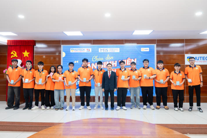 Tân sinh viên Khoa Hệ thống thông tin quản lý “mở khóa” hành trình đại học 31