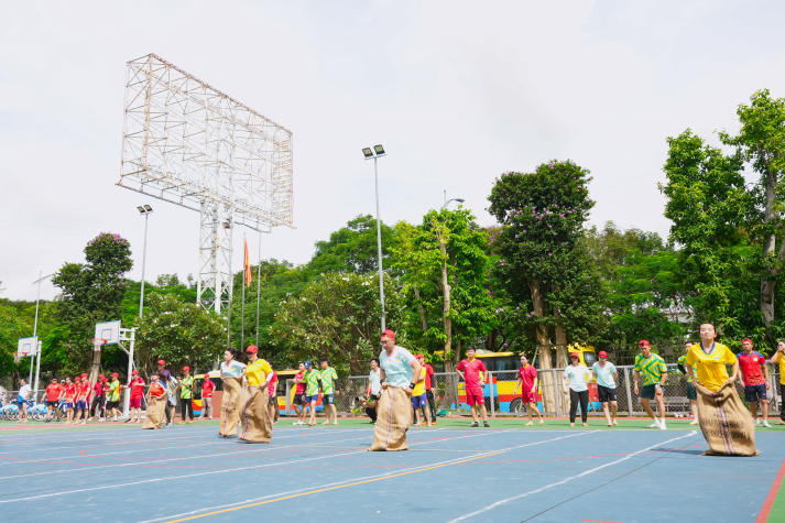 [Video] Sôi động, gắn kết và bùng nổ tại Hội thao Cán bộ - Giảng viên - Nhân viên HUTECH 2025 216