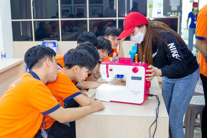 Sinh viên Viện Kỹ thuật tham quan thực tế tại Công ty Zeng Hsing Industrial 60