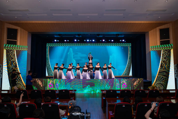 Sinh viên HUTECH thắp sáng niềm tự hào Việt qua chuỗi đồ án nghệ thuật hoành tráng 305