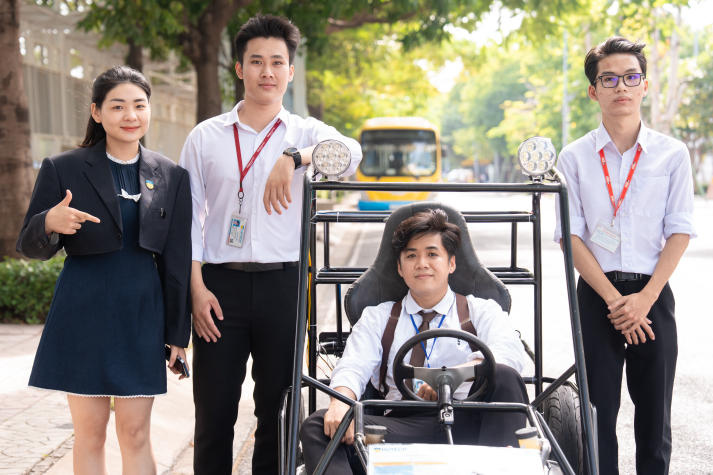 [Video] Loạt đồ án tốt nghiệp “chạm” thực tiễn của sinh viên Ô tô I-HUTECH gây ấn tượng mạnh 114