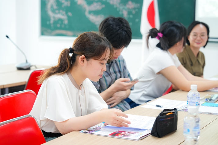 Khoa Nhật Bản học tiếp nhận 02 sinh viên Đại học Ritsumeikan Asia Pacific (APU) đến thực tập 63