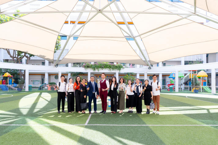 Học viên cao học HUTECH khám phá cơ hội nghề nghiệp và phương pháp giảng dạy quốc tế tại Royal School 99