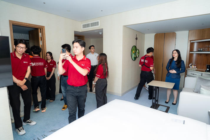 [Ảnh] Chạm tiêu chuẩn 5 sao tại Sheraton Hotel cùng sinh viên I-HUTECH 45