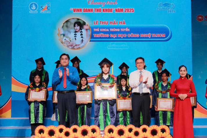 Tự hào 02 thủ khoa HUTECH tiêu biểu được Hội Sinh viên TP.HCM vinh danh 10